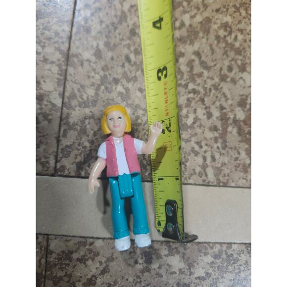 Fisher Price Sweet Streets Dollhouse Blonde Teen Girl Teenager Country Cottage - Picture 2 of 5